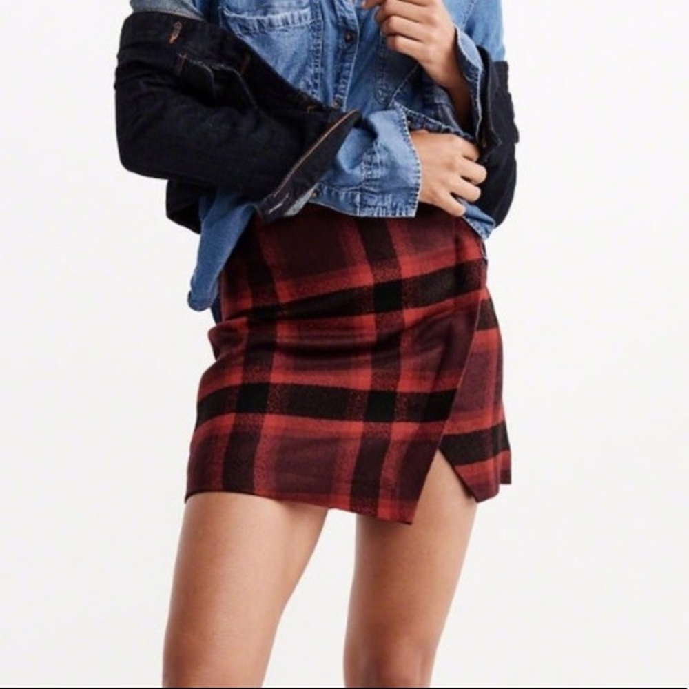 NewAbercrombie plaid mini skirt .Nwot ,never worn.